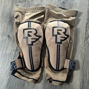 Raceface D30 knee guard - size M/L